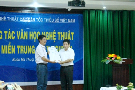 ກອງປະຊຸມໃຫຍ່ສະມາຄົມວັນນະຄະດີສິລະປະບັນດາເຜົ່າສ່ວນໜ້ອຍ